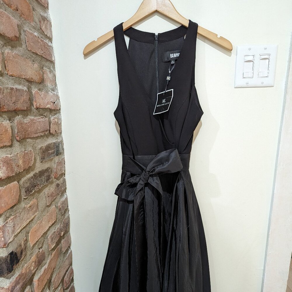 Melanie Lyne - Size M cocktail dress